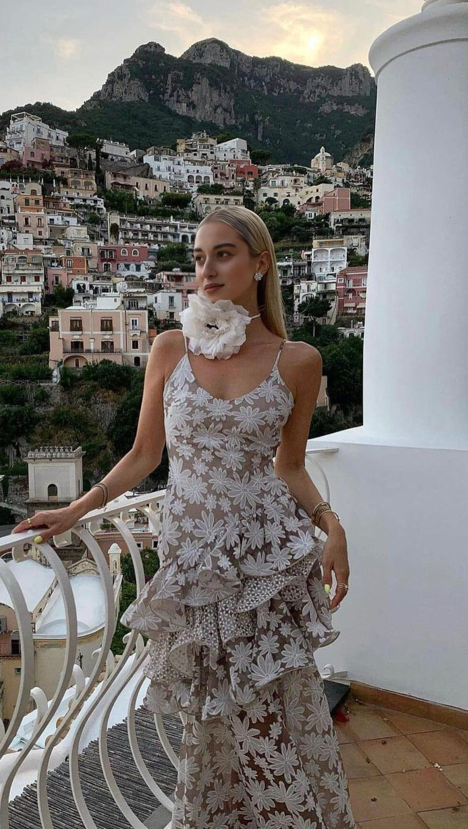 SLEEVELESS FLORAL TIERED LACE MAXI DRESS