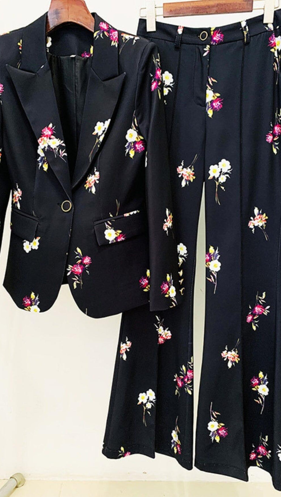 FLORAL PRINT FLARE JACKET SUIT IN BLACK