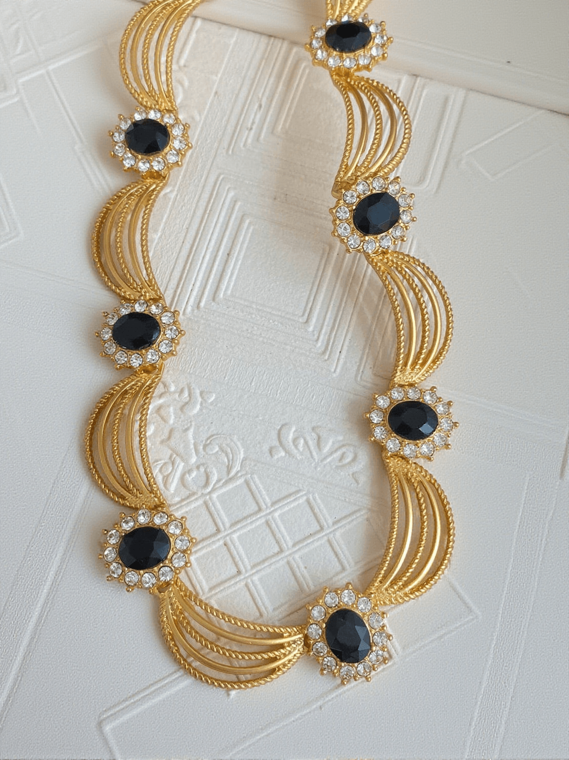 SAPPHO CURVY CRYSTAL NECKLACE