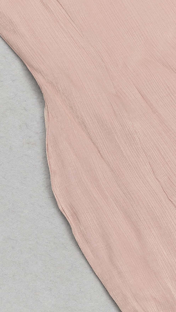 ABITO CON SCOLLO QUADRATO, MANICHE A FARFALLA E SPACCO SULLA COSCIA