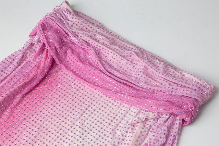 TRÄGERLOSES MINIKLEID MIT KRISTALLVERZIERUNG IN PINK