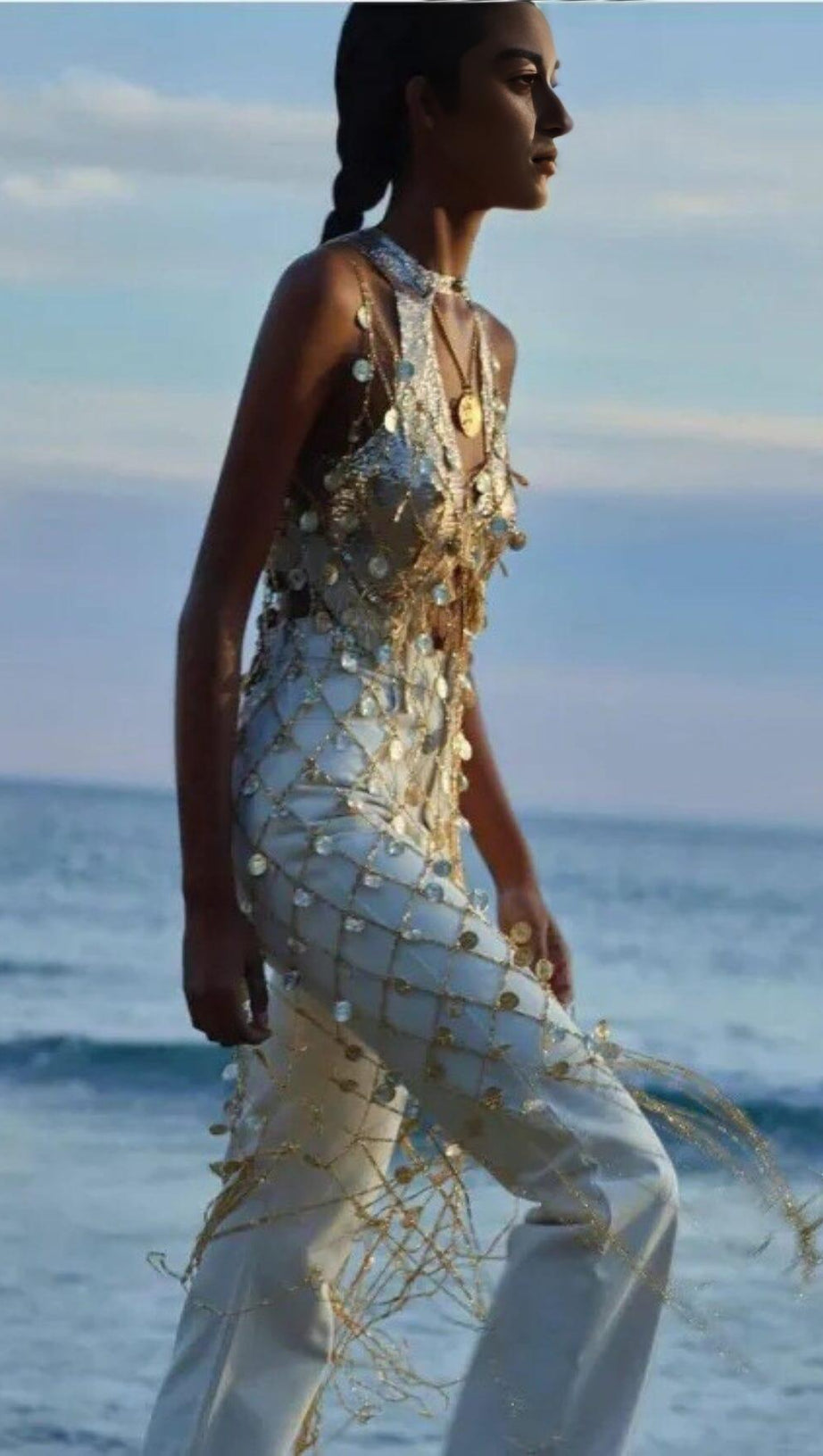 Body-Chain-Kleid mit Verzierung und Fransen