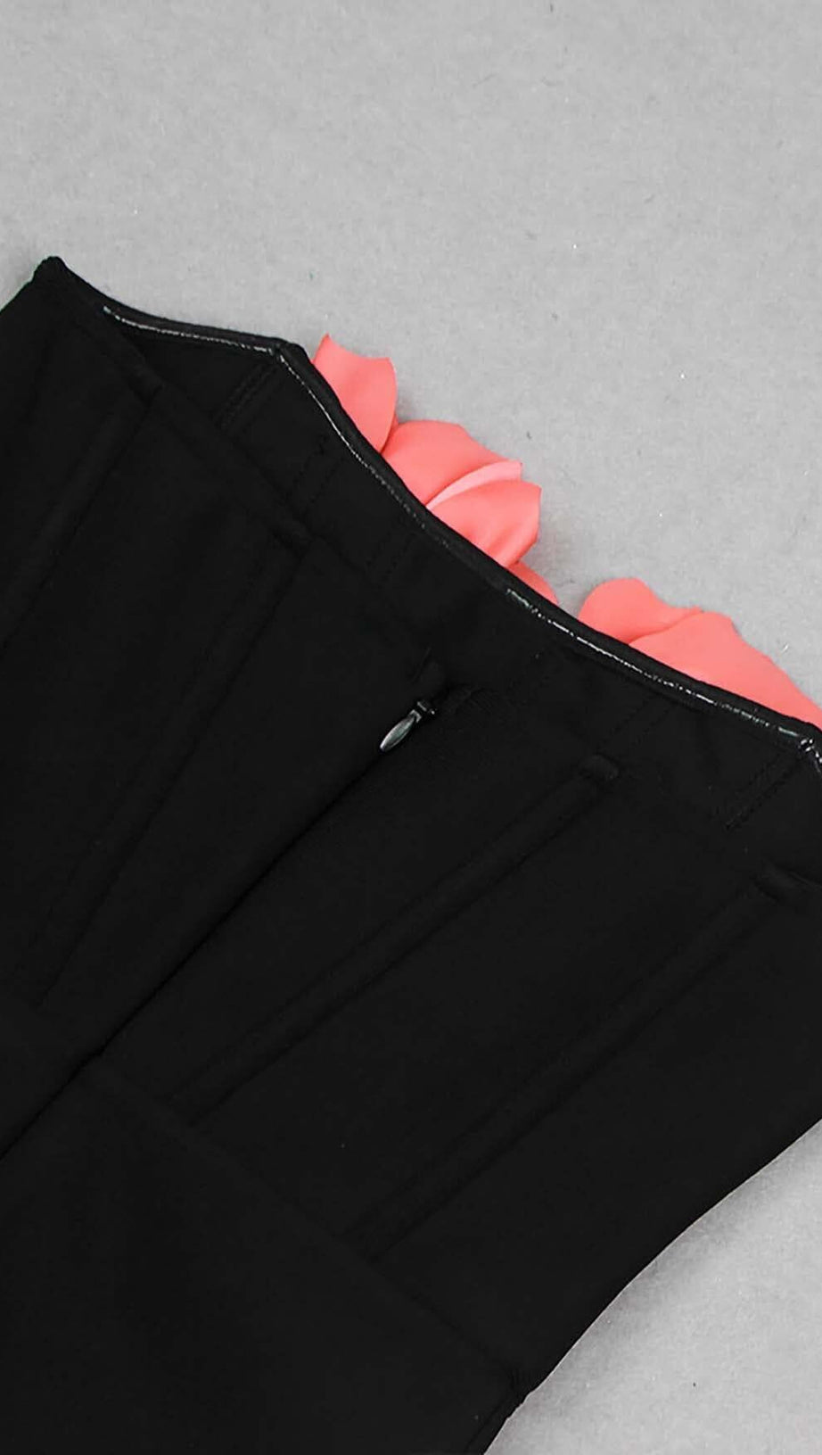 COSTUME DA BAGNO CON CORSETTO E APPLICAZIONI FLOREALI IN NERO