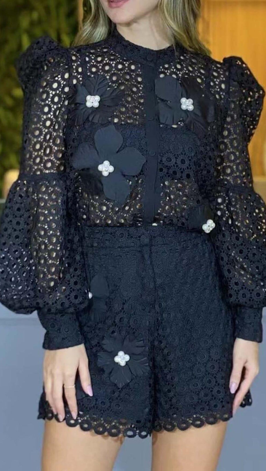 SET DUE PEZZI RICAMATO CON FIORI