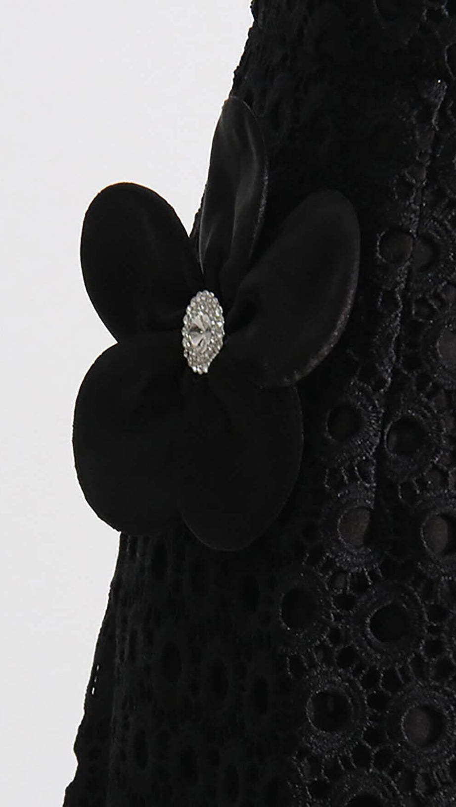 SET DUE PEZZI RICAMATO CON FIORI