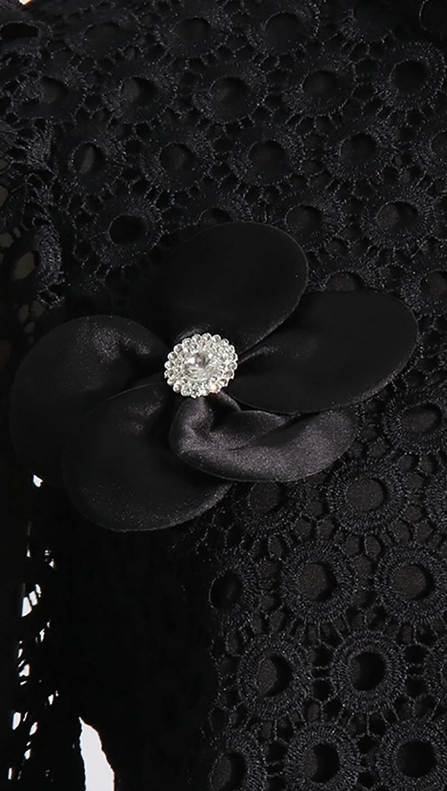 SET DUE PEZZI RICAMATO CON FIORI