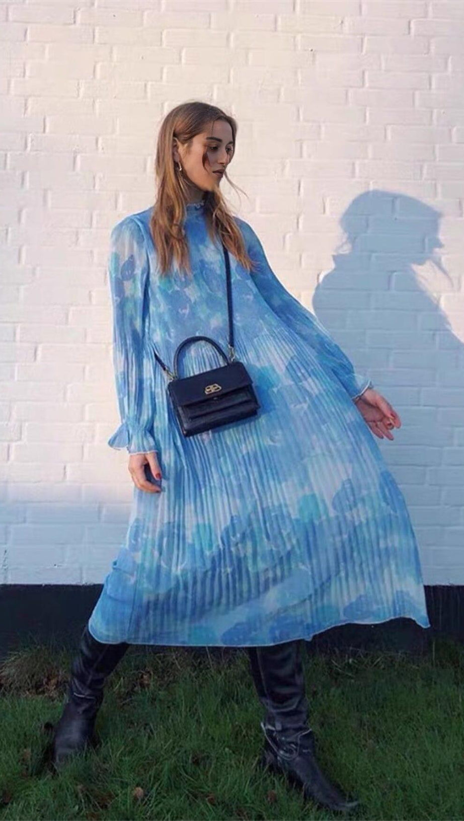 ABITO MIDI PLISSETTATO CON STAMPA FLOREALE BLU