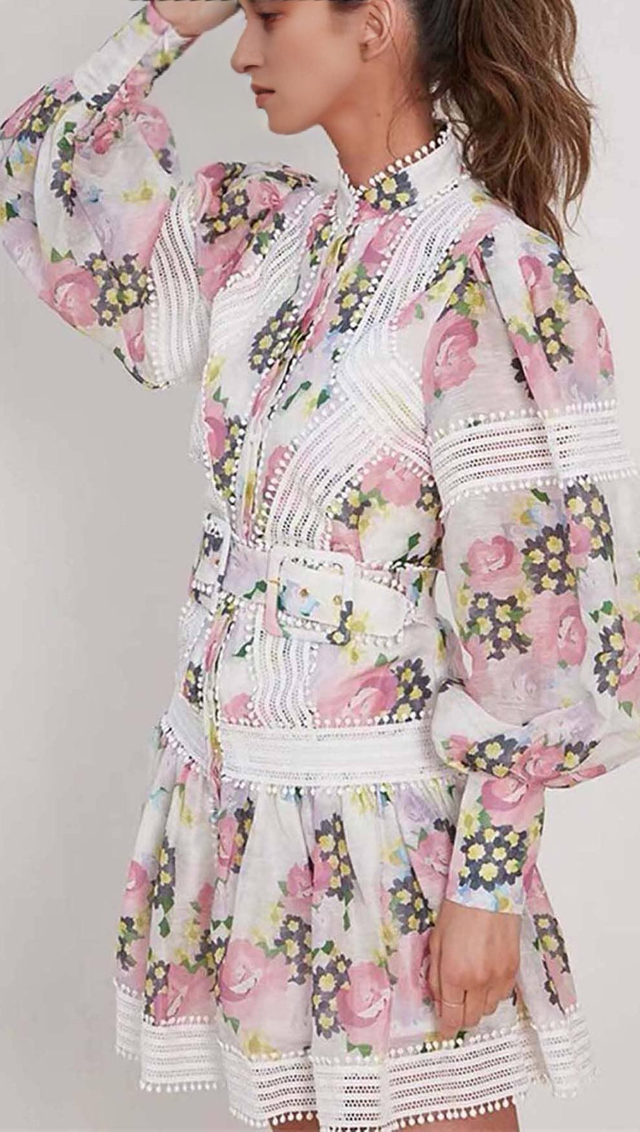 LACE TRIM LANTERN SLEEVE MINI DRESS IN FLORAL