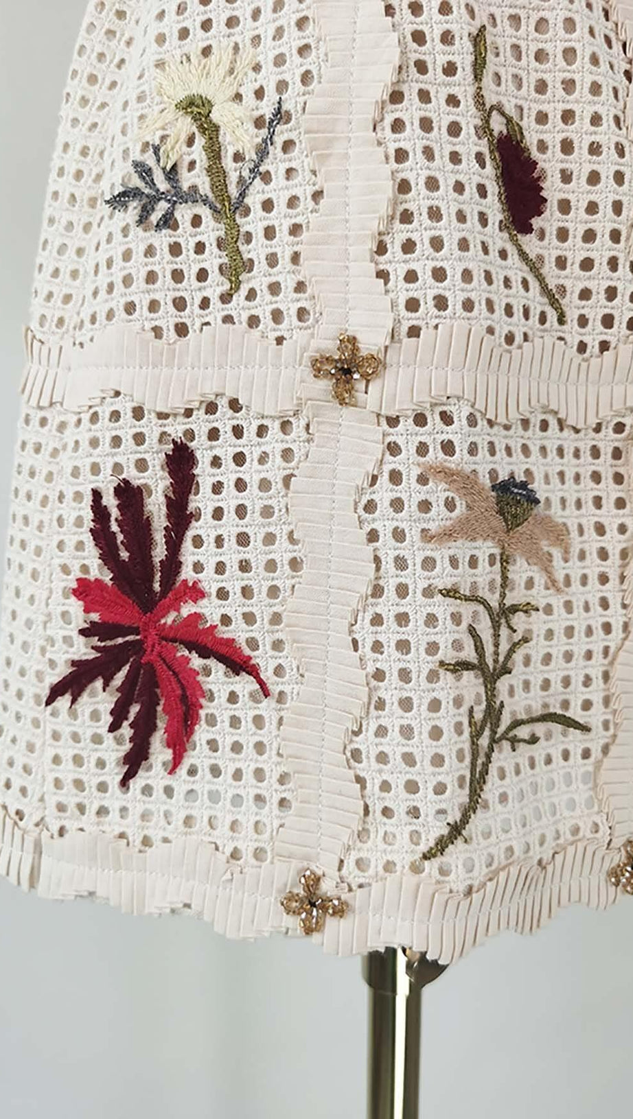 LANTERN SLEEVE EMBROIDERY TWO PIECE SET IN WHITE