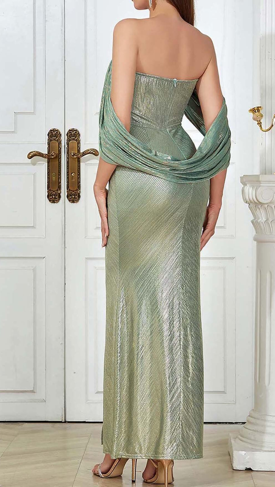 ABITO LUNGO CON NASTRO E SPALLE SCOPERTE VERDE