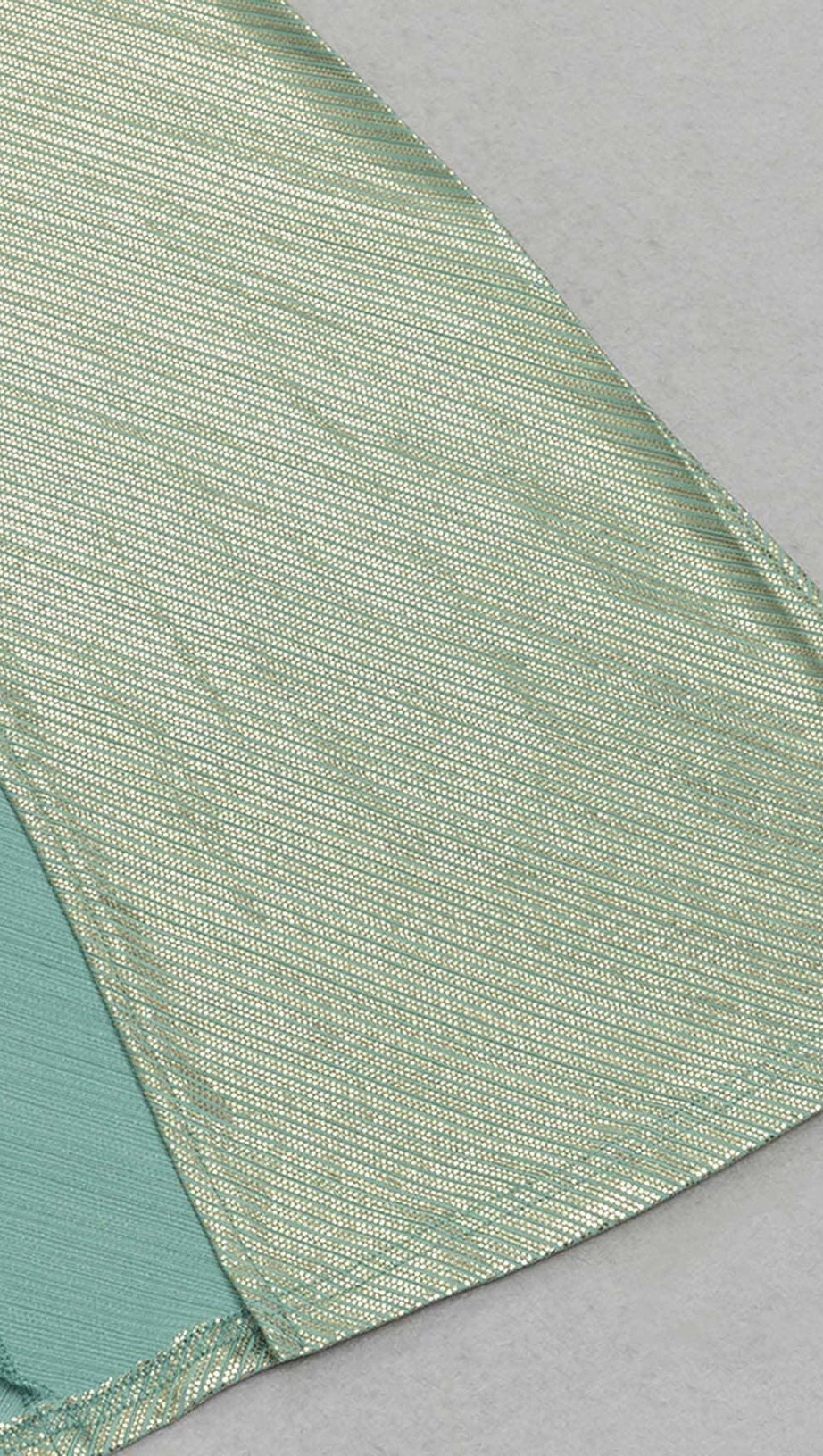 ABITO LUNGO CON NASTRO E SPALLE SCOPERTE VERDE