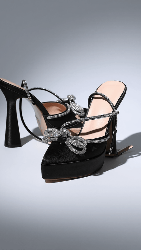 Anouk – Schwarze Satin-Pumps mit Schleife und Kristallen
