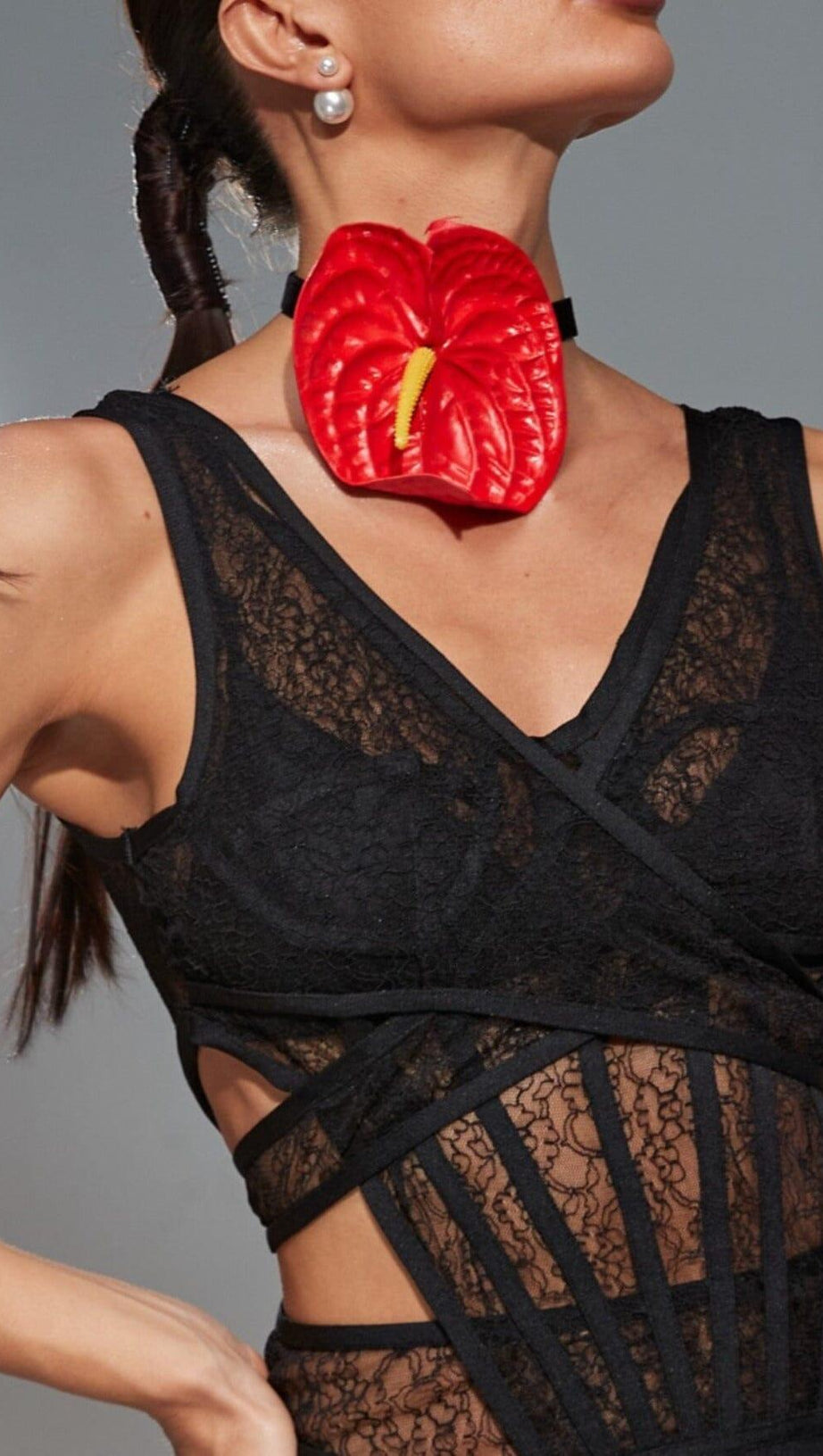 RED FLOWER VELVET CHOKER