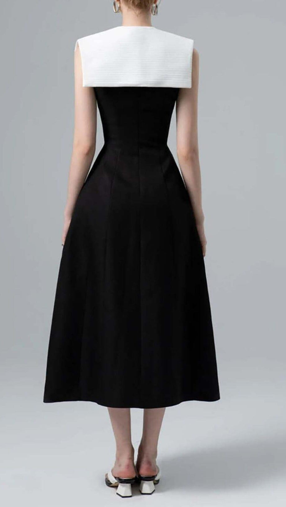 STITCHING A LINE MIDI DRESS IN BLACK