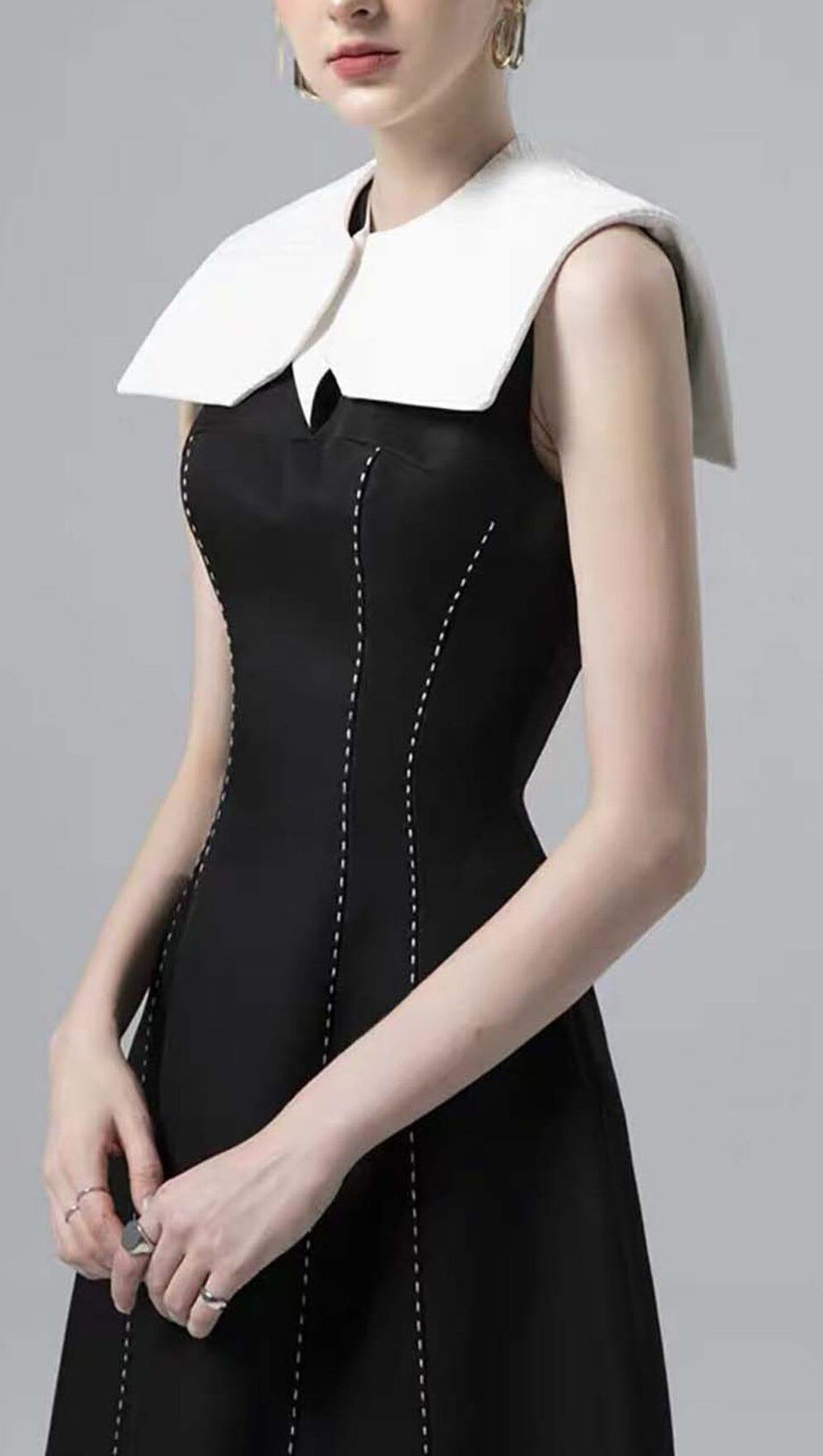 STITCHING A LINE MIDI DRESS IN BLACK