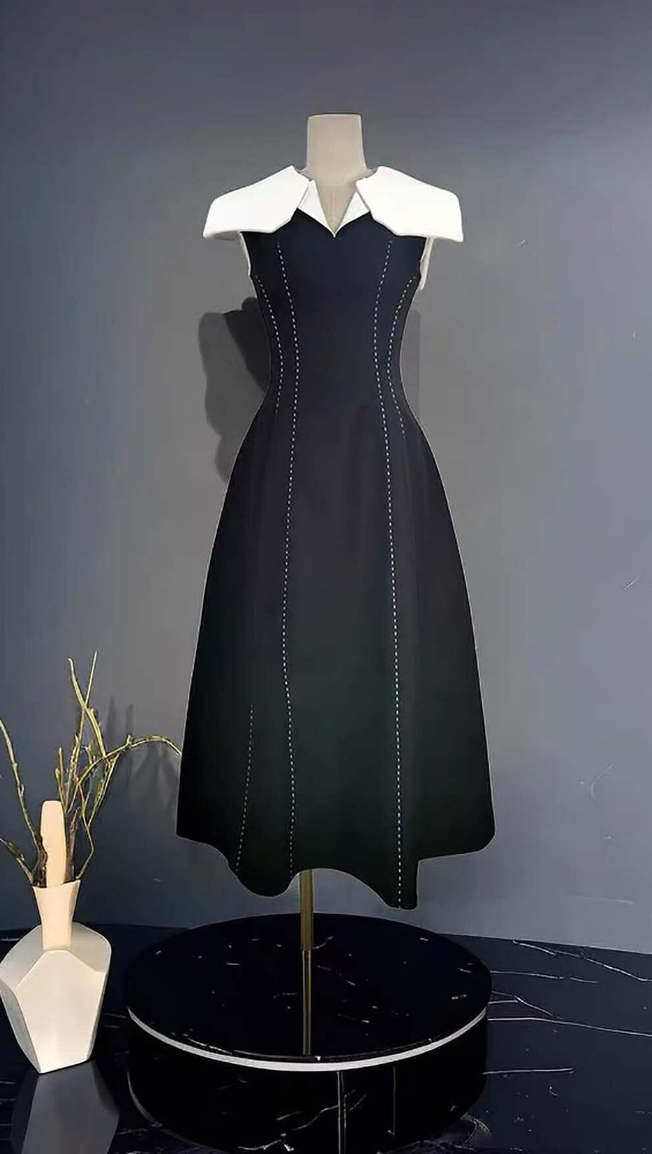 STITCHING A LINE MIDI DRESS IN BLACK