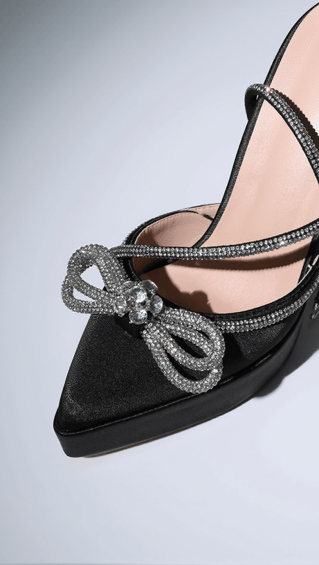Anouk – Schwarze Satin-Pumps mit Schleife und Kristallen