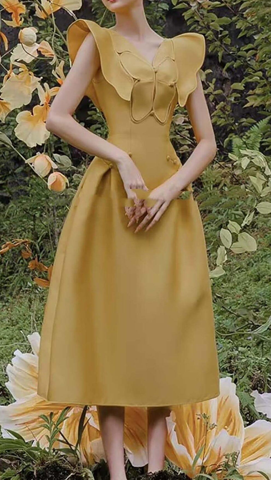 MIDIKLEID MIT SCHMETTERLINGSÄRMELN IN GELB