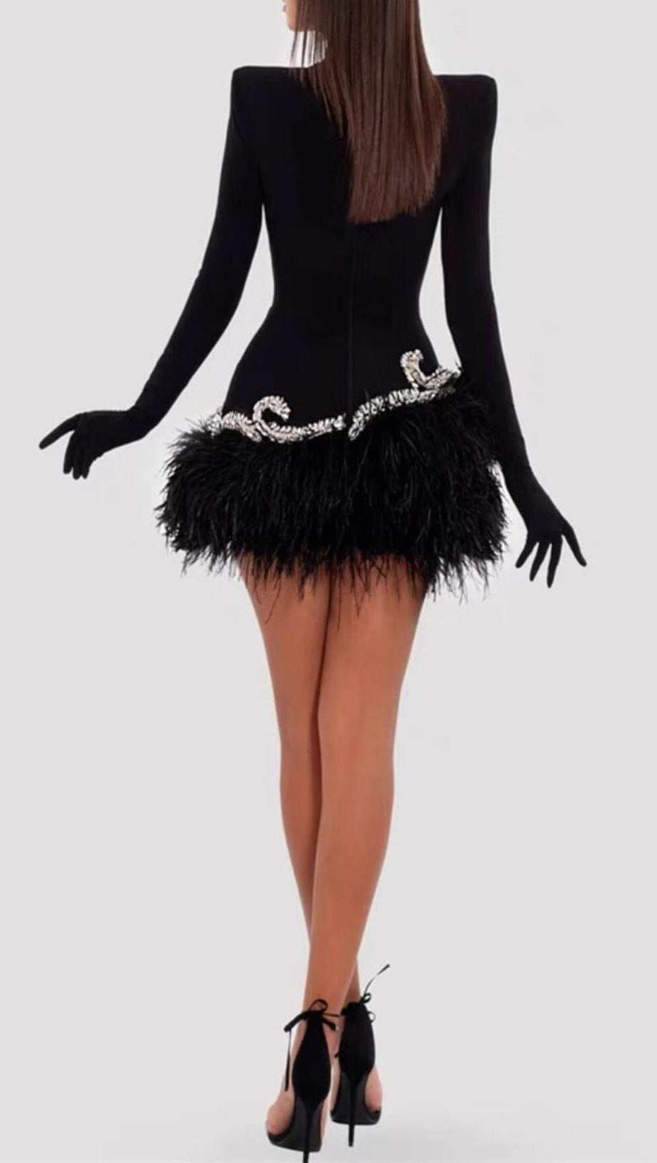 MINIKLEID AUS FEDERSAMTHANDSCHUHEN IN SCHWARZ