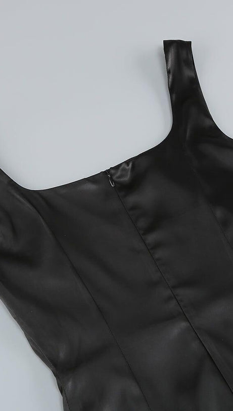 HIGH-LOW HEMLINE DRESS IN BLACK