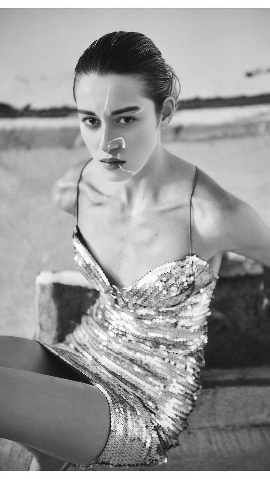 MINI ABITO DRAPPEGGIATO CON TAGLIO DI PAILLETTES IN ARGENTO METALLIZZATO