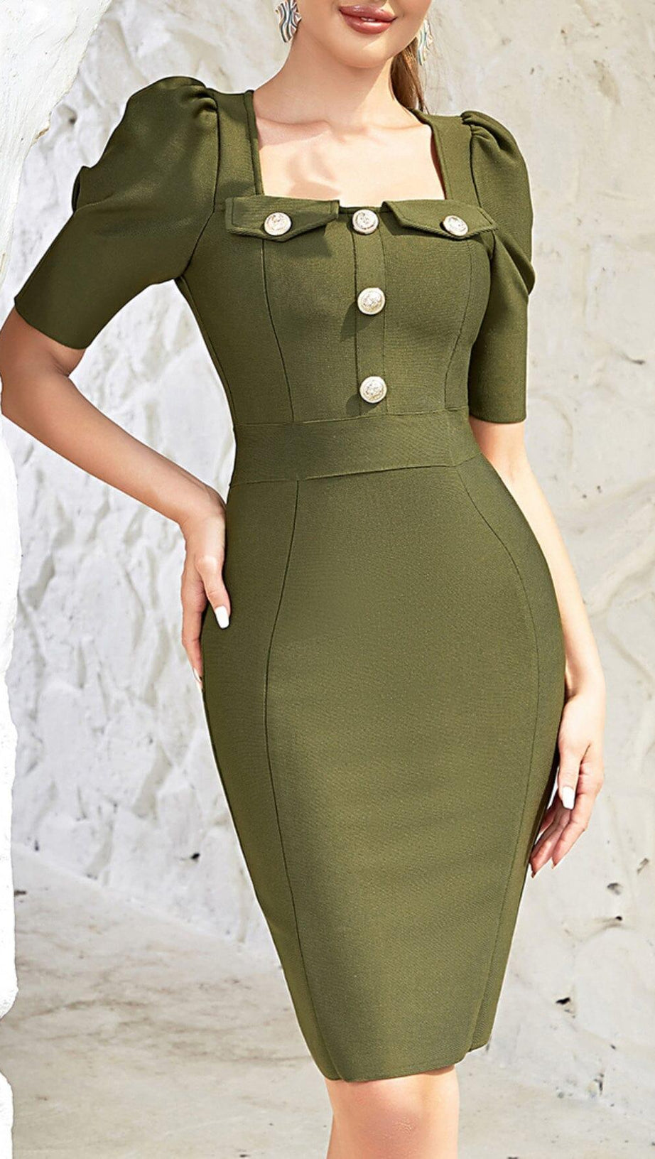 MIDIKLEID MIT ECKIGEM KRAGEN UND KNOPF IN OLIVGRÜN