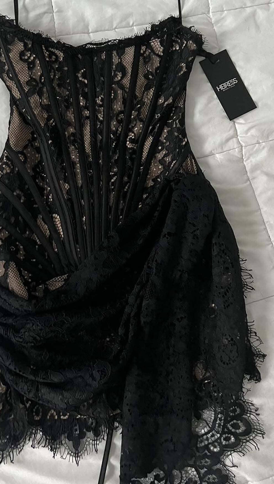 STRAPLESS LACE APPLIQUES MINI DRESS IN BLACK