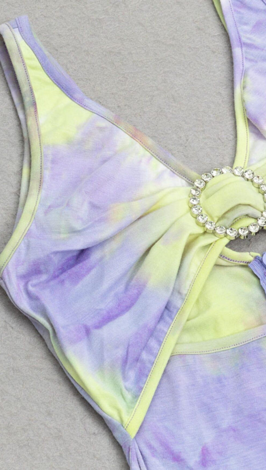 Kleid mit Cut-Out und Meerjungfrauen-Saum in mehreren Farben