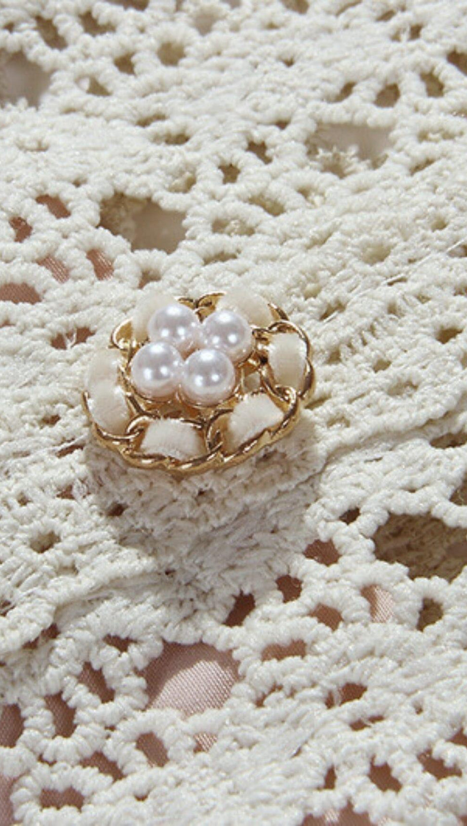 SCHLANKES MIDIKLEID MIT AUSSCHNITT UND STEHKRAGEN IN WEISS