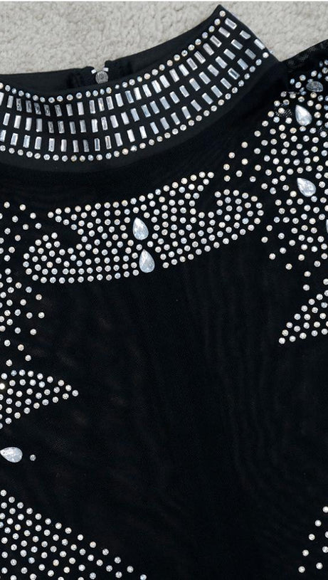 SET DUE PEZZI CON NAPPINE DI DIAMANTI IN NERO