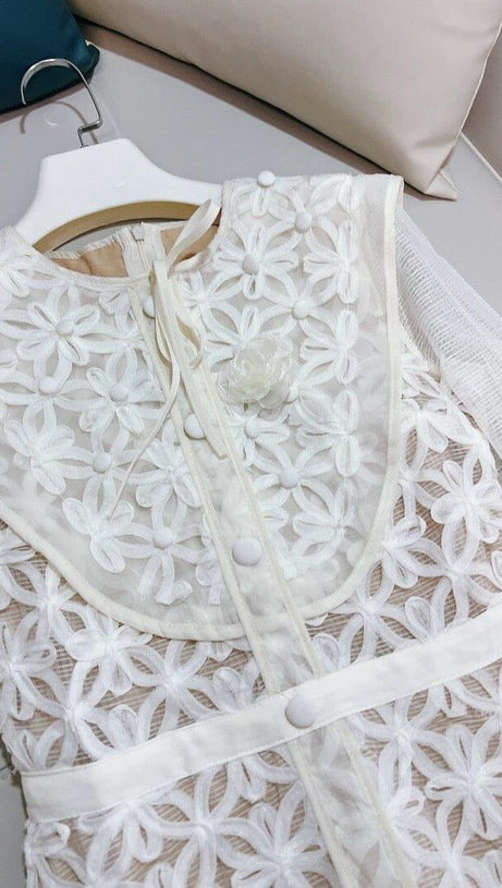 Langärmliges Midikleid mit Stickerei in Weiß