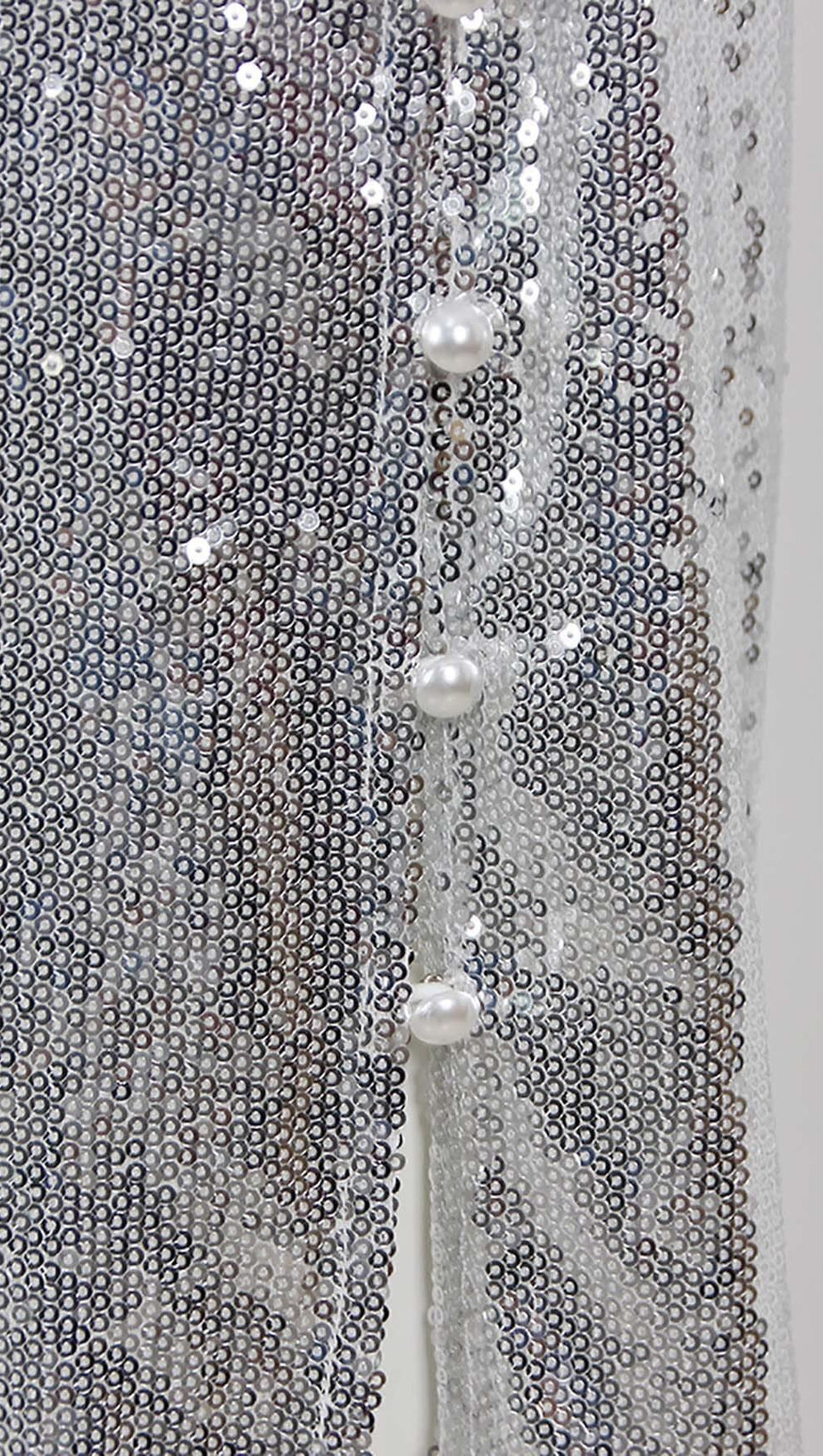 VERZIERTES V-AUSSCHNITT-KLEID IN SILBER