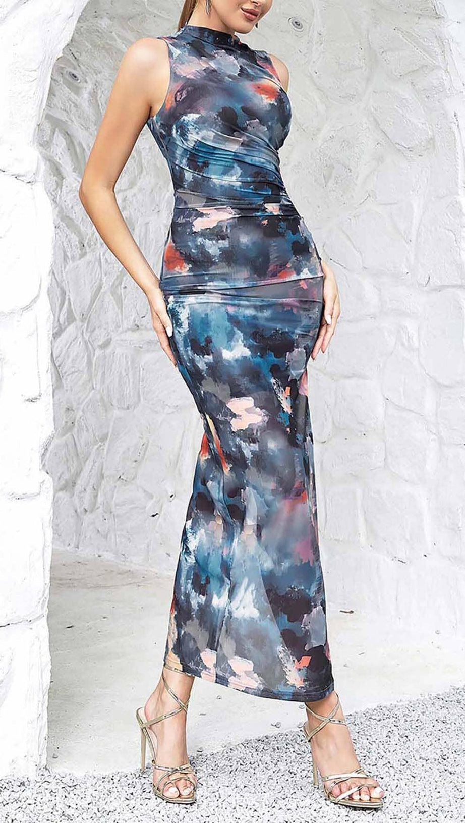 ABITO MIDI ADERENTE IN RETE CON COLLO ALTO MULTICOLORE