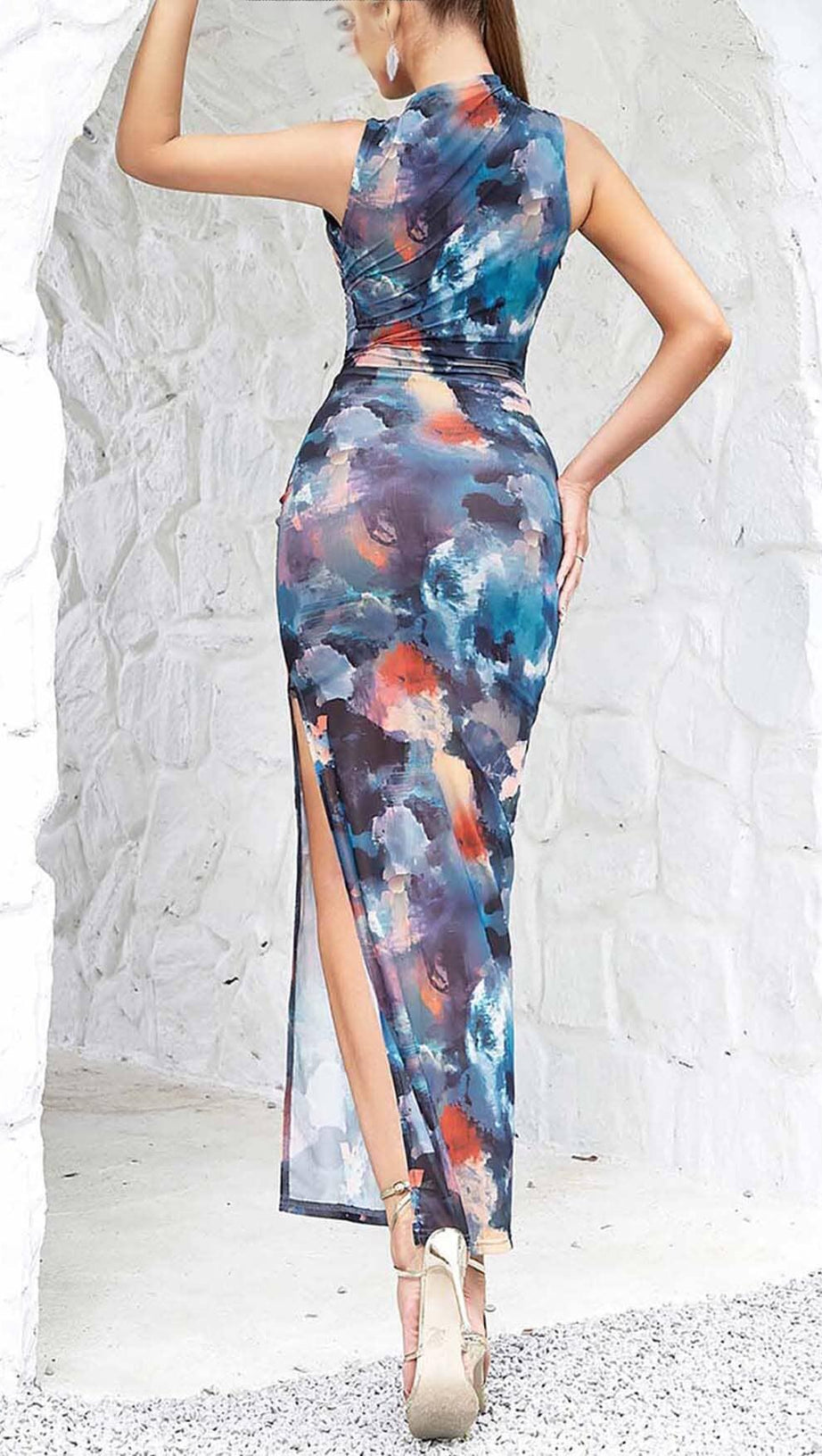 ABITO MIDI ADERENTE IN RETE CON COLLO ALTO MULTICOLORE