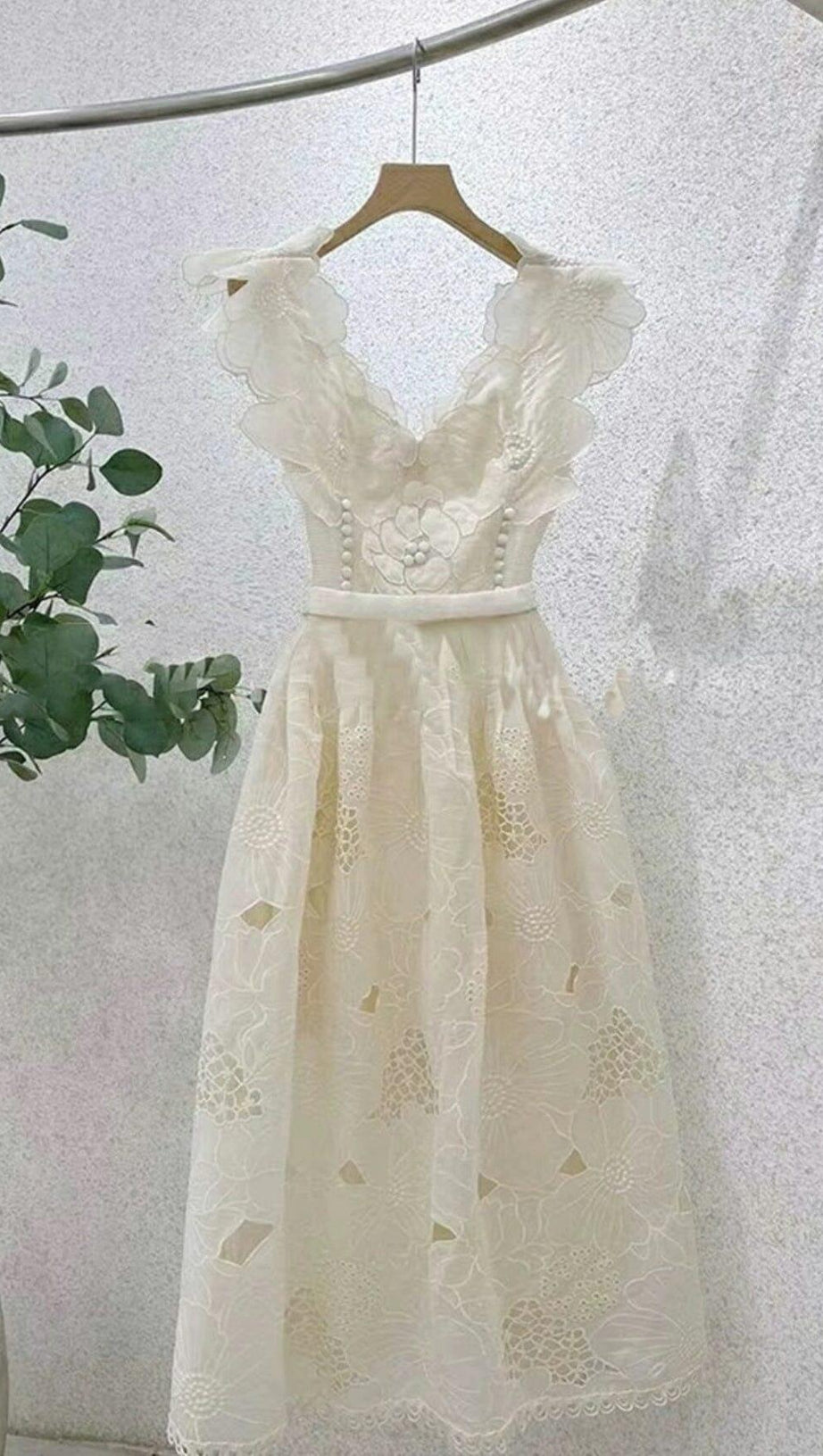 RUFFLED SLEEVELESS MIDI DRESS IN BEIGE