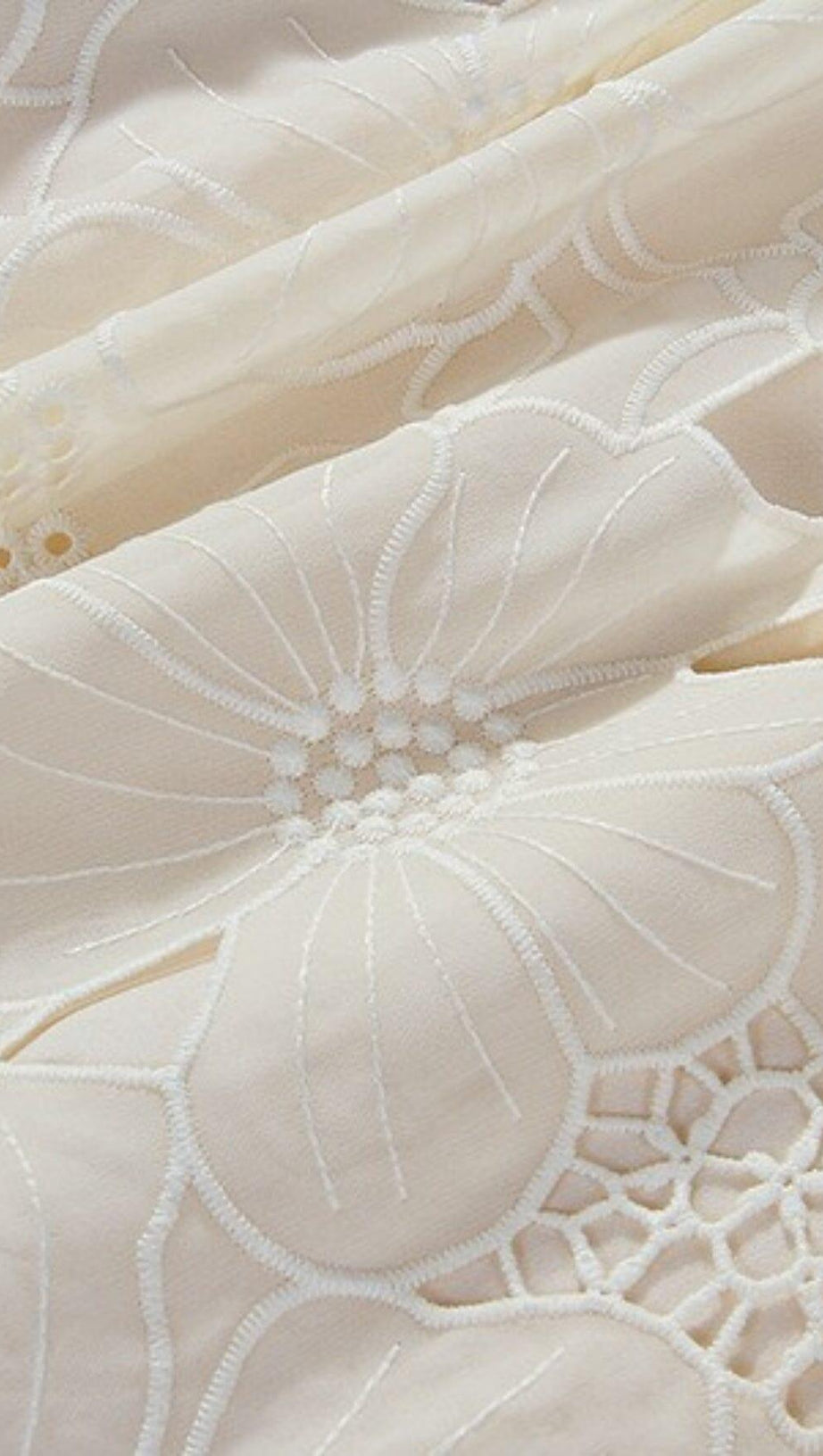 Ärmelloses Midikleid mit Rüschen in Beige