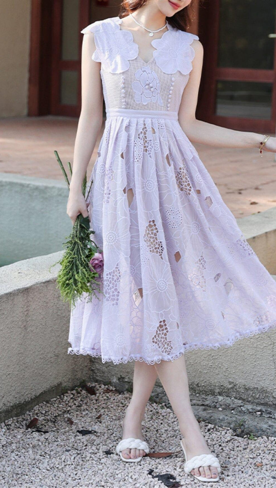 Ärmelloses Midikleid mit Rüschen in Lila