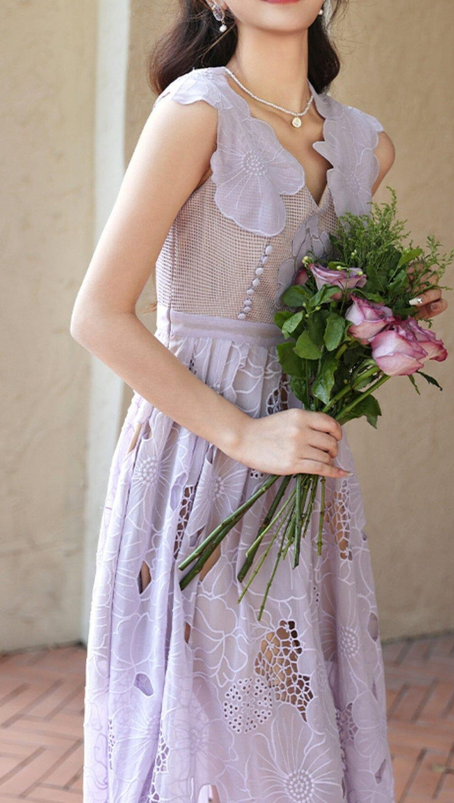 Ärmelloses Midikleid mit Rüschen in Lila