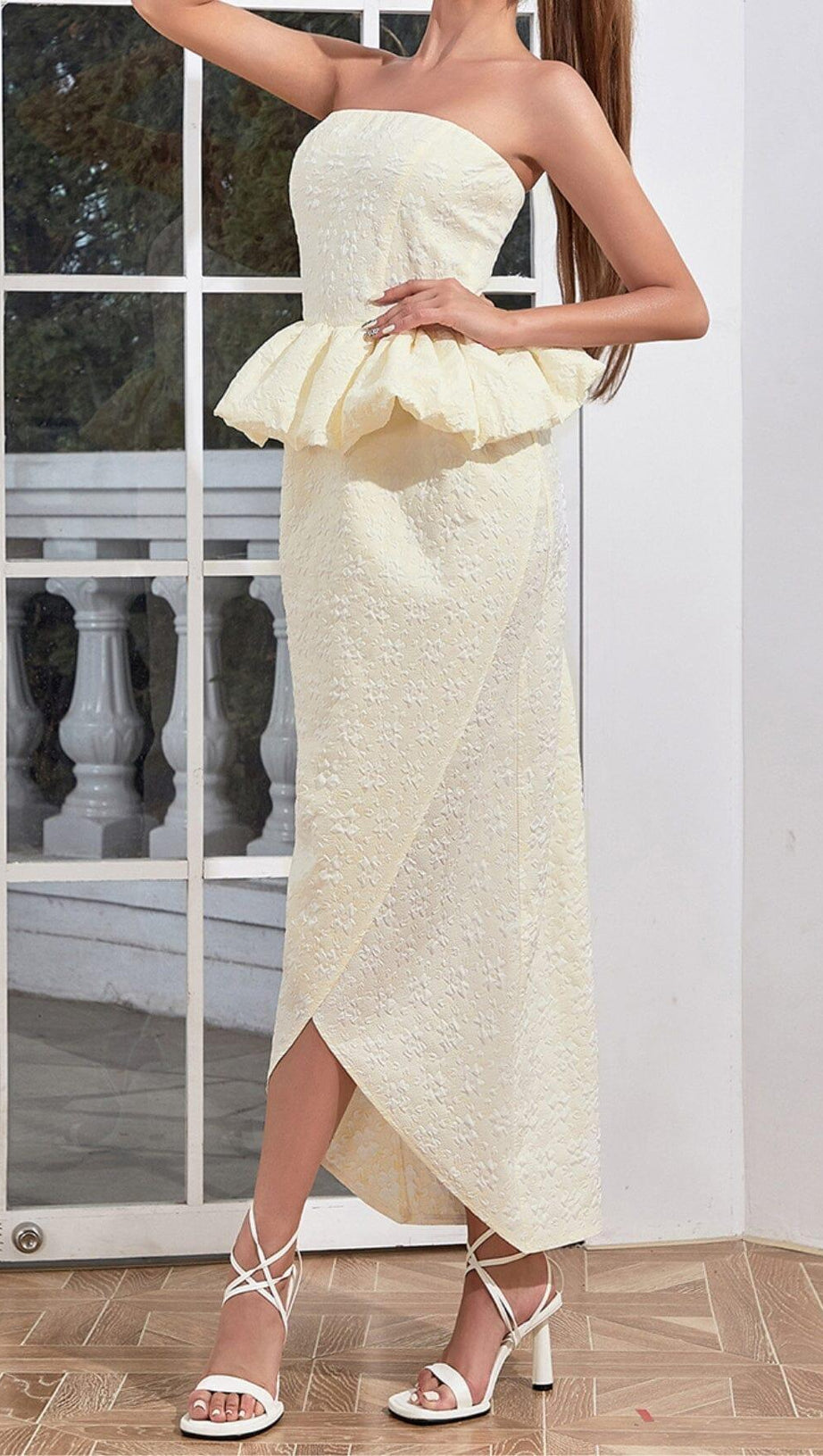 STRAPLESS RUFFLE MIDI DRESS IN IVORY