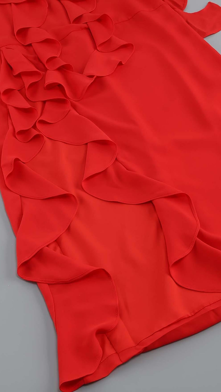 STRAPLESS RUFFLE SLIT MIDI DRESS IN RED