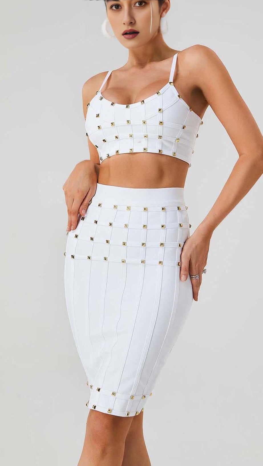 Ärmelloses Zweiteiler-Set mit Nietenträgern in Weiß