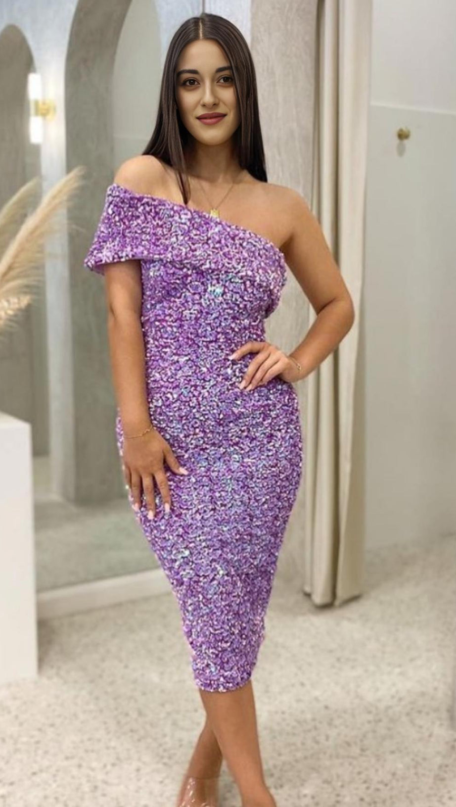 TRÄGERLOSES MIDIKLEID MIT PAILLETTEN IN LILA 