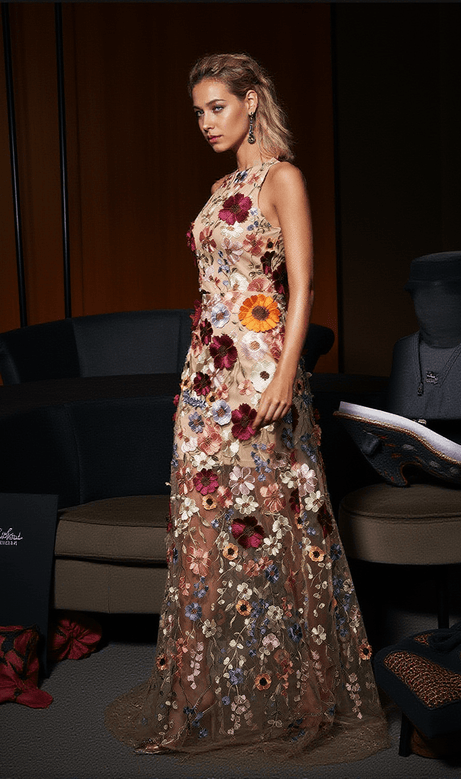 Saige – Ärmelloses Maxikleid aus Netzstoff mit Blumenmuster in Blush