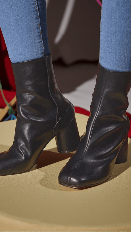 Wallon – Schwarze Lederstiefel mit Tabi-Zehenpartie