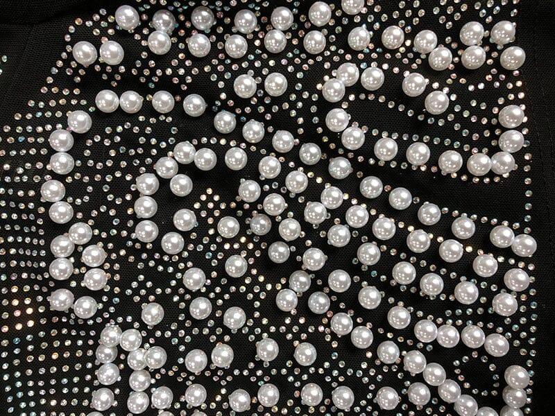 ZWEITEILIGES LANGÄRMELIGES KLEID-SET MIT PERLEN