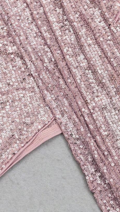 V-TIEF AUSGESCHNITTENES, LANGÄRMLIGES MINIKLEID MIT PLISSEE UND SCHLITZ