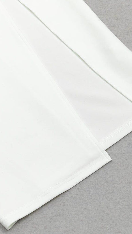 Kleid mit V-Ausschnitt, bedruckten PUFFÄRMELN und geraffter Schleife