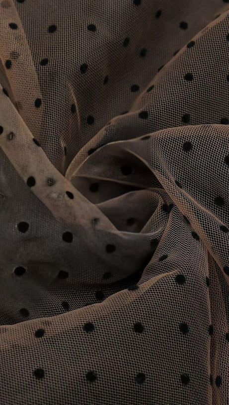 MAXIKLEID AUS SAMT-KORSETT-NETZ