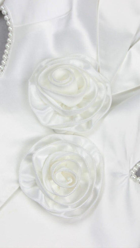 Weiße, enge Hose, zweiteilig