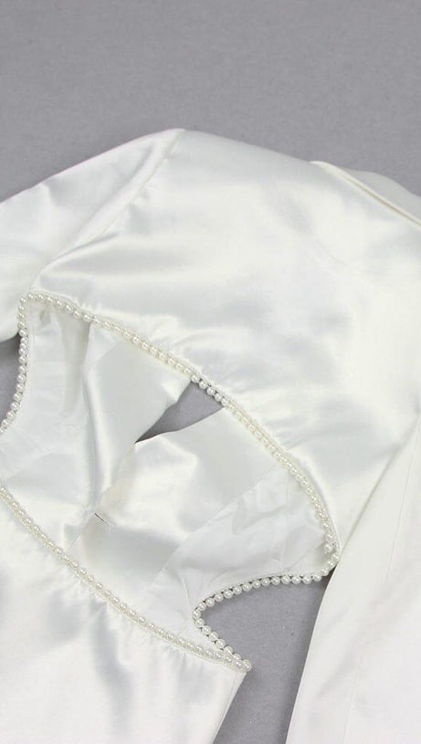 Weiße, enge Hose, zweiteilig